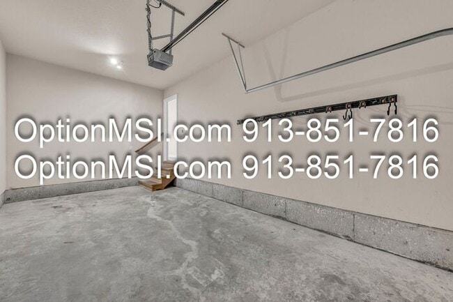 Building Photo - Charming 3-Bedroom Townhouse in Piper School District