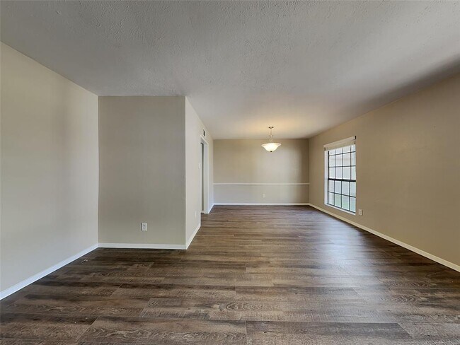 Building Photo - 5618 Hickory Forest Dr