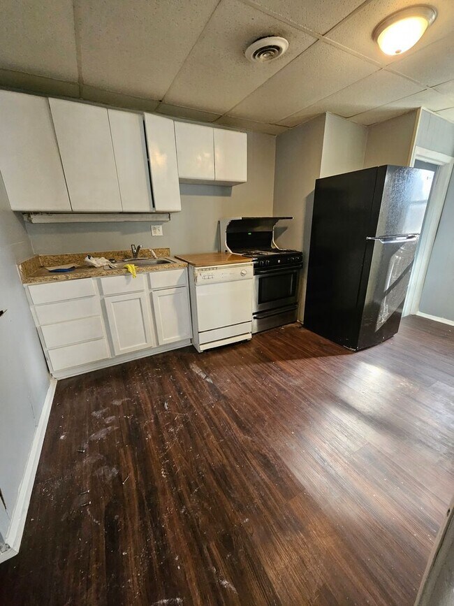 Primary Photo - Upper 1 bedroom unit