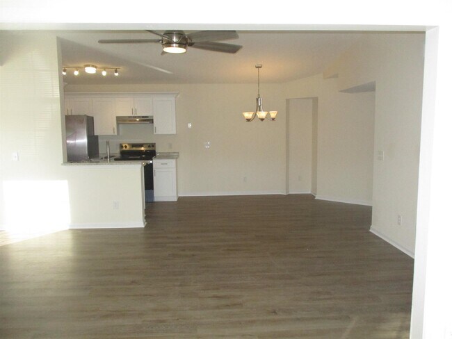 Building Photo - 8545 Hopkins Cir