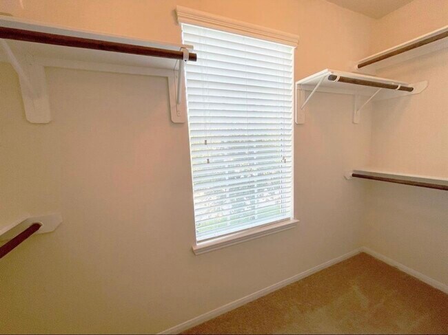 Building Photo - 8318 Greys Ln