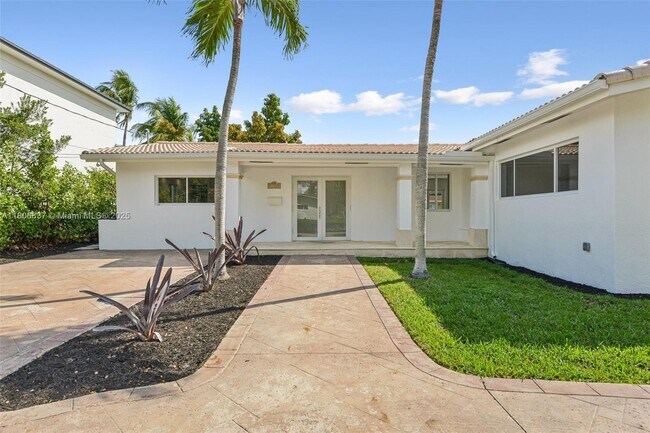 Building Photo - 13145 Coronado Terrace