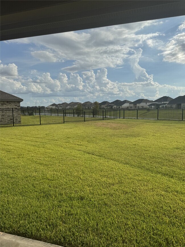 Building Photo - 5005 Almond Ter Dr
