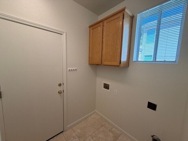 Building Photo - Large Corner Lot