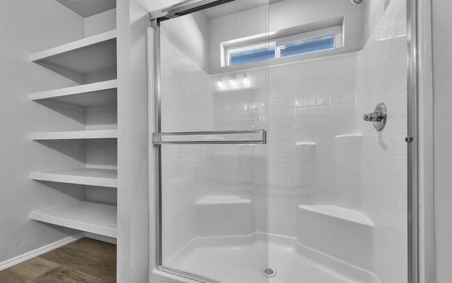 Building Photo - Welcome to this stunning 4-bedroom, 2-bathroom home located in the vibrant community of Caldwell,...