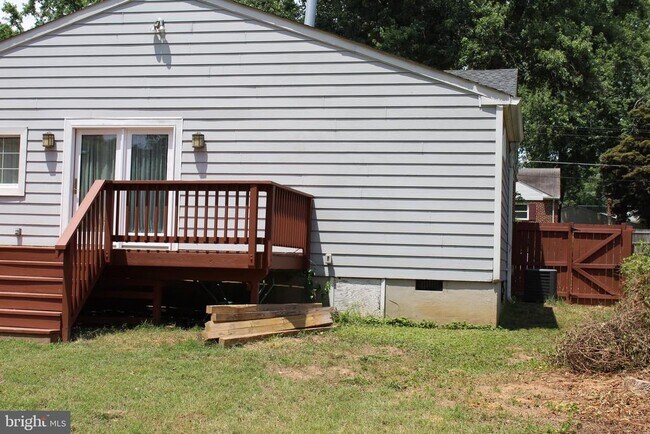 Building Photo - 3808 Delano St