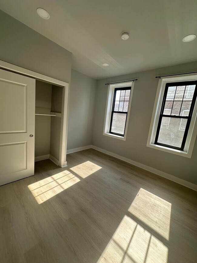 Building Photo - 1428 Wolf St