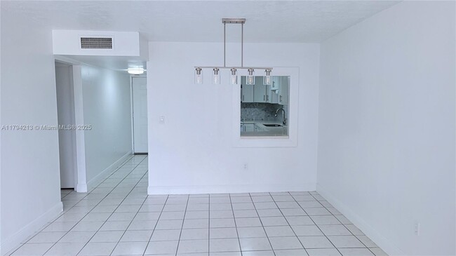Building Photo - 10090 NW 80th Ct