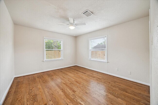 Building Photo - 4502 Hain St