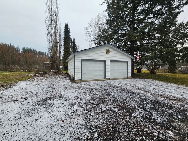 Building Photo - Cozy Home in Chattaroy