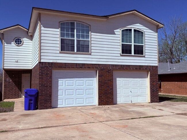 Building Photo - 3200 Ridgecrest Ct