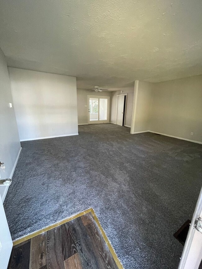 Building Photo - Eagledale - 4 bedroom home.