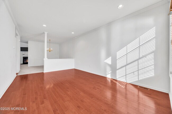 Building Photo - 82 Demarest Dr