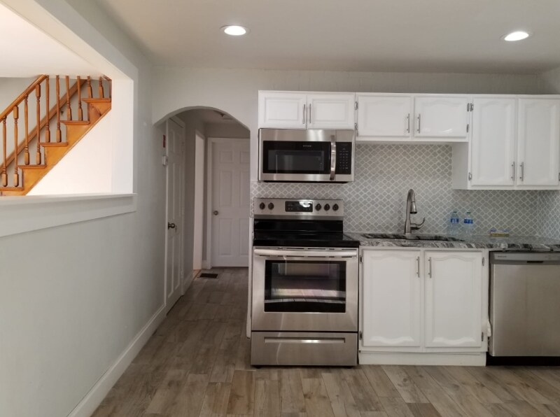 Building Photo - 81 Maranda St