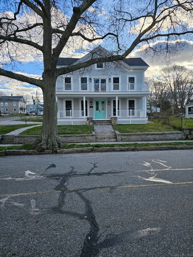 Building Photo - 281 Pequot Ave