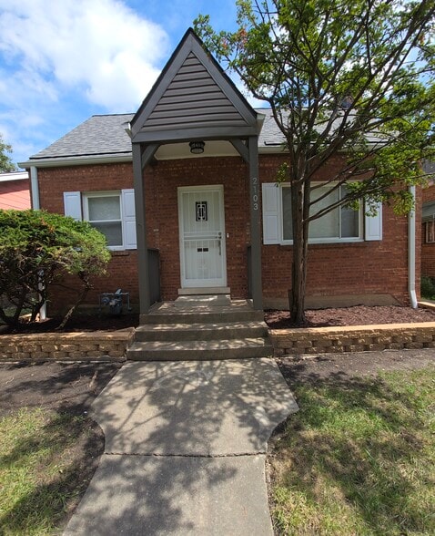 Front - 2103 S 20th Ave