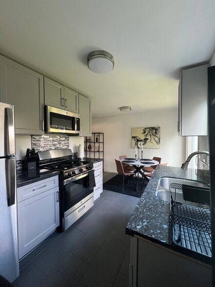 Building Photo - 750 Sheridan St