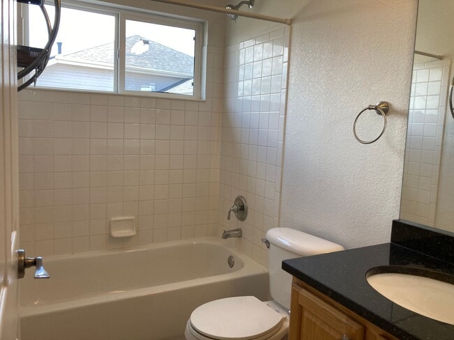Building Photo - Spacious 4 Bed / 2.5 Bath Westminster Home