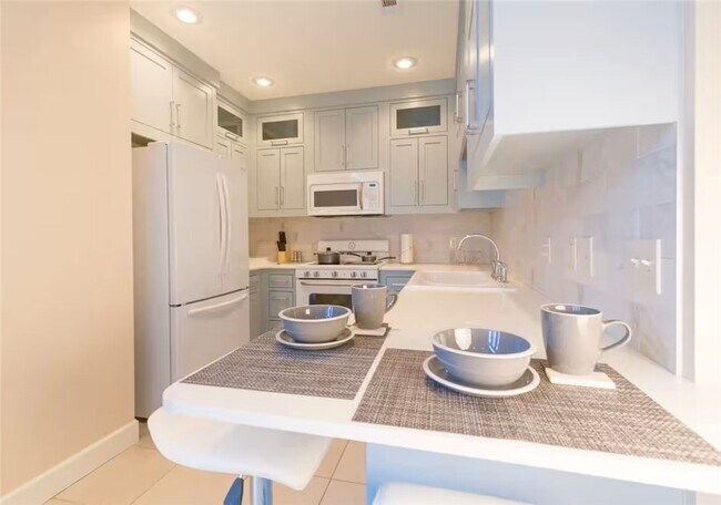 Building Photo - 212 SE A St