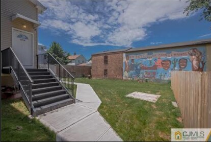 Building Photo - 39 Throop Ave