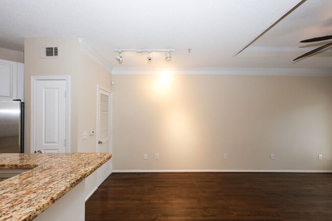 Building Photo - Villa Sonoma Brookhaven