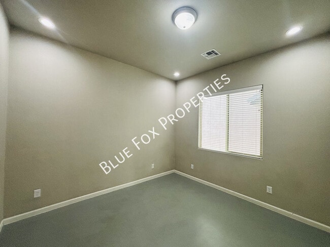 Building Photo - 149 E Stone Ct