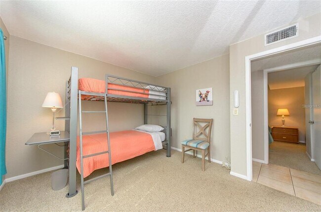 Building Photo - 900 Cove Cay Dr
