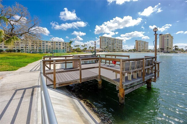 Building Photo - 4650 Cove Cir