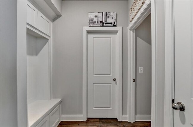 Building Photo - 840 Champagne Ln