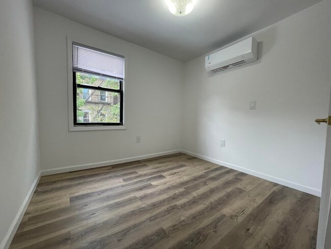 Building Photo - 416 10TH St