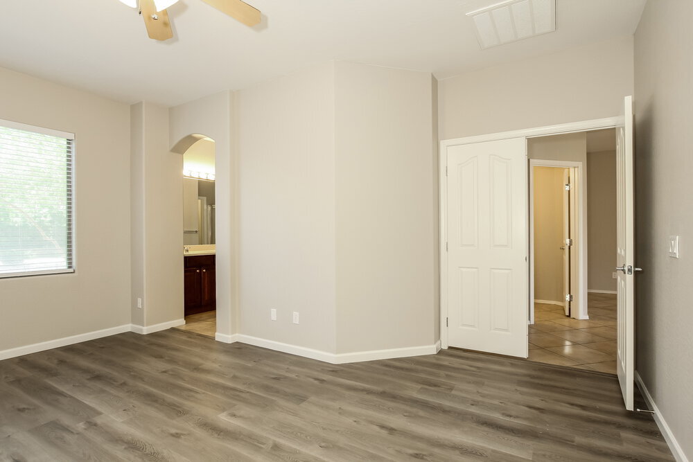 Building Photo - 8944 W Grovers Ave