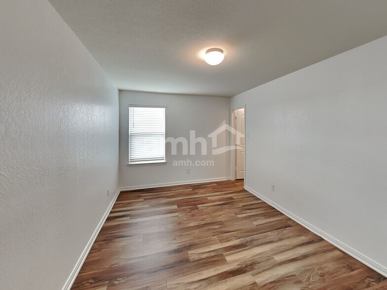 Building Photo - 12250 Commander Dr