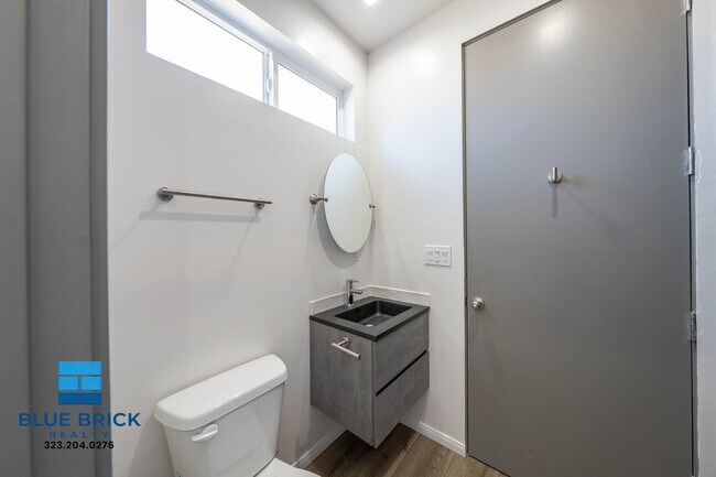 Building Photo - 5239-5241 Huntington Dr -