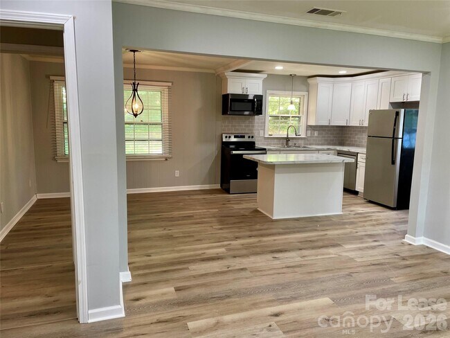 Building Photo - 819 Markwell Dr