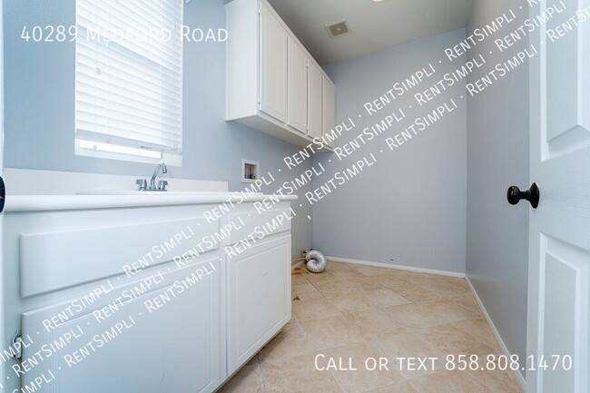 Building Photo - 40289 Medford Rd