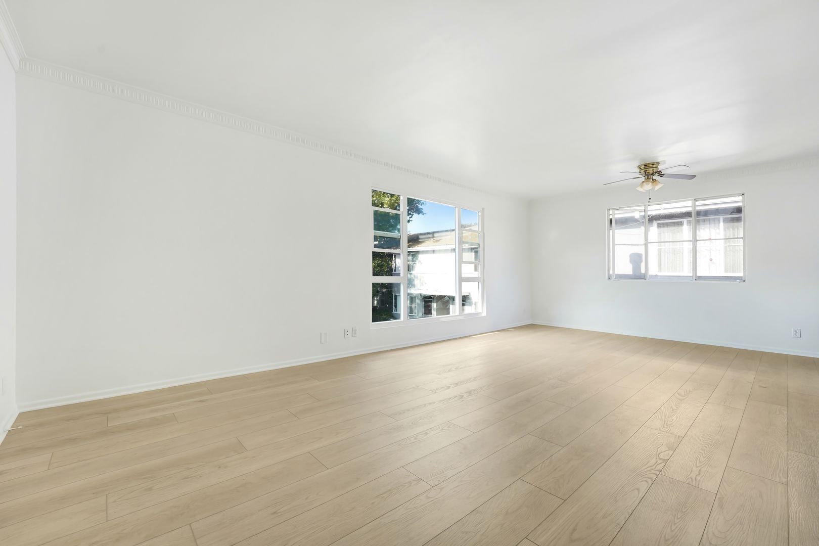 Building Photo - 3144-3152 S. Barrington Ave in Mar Vista - Has a Pool!