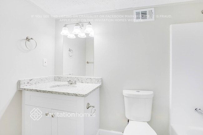 Building Photo - 3260 Redona Dr