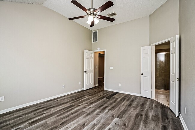 Building Photo - 3909 Spring Meadow Dr