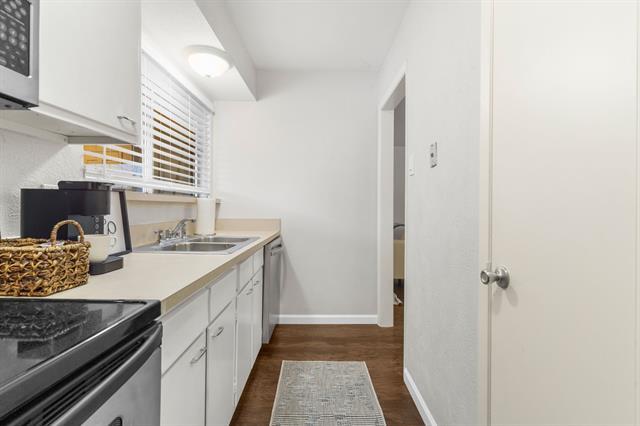 Building Photo - 2800 Escada Dr