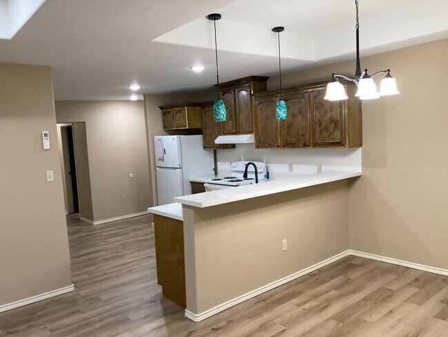 Building Photo - 2113 W Barcelona Ave