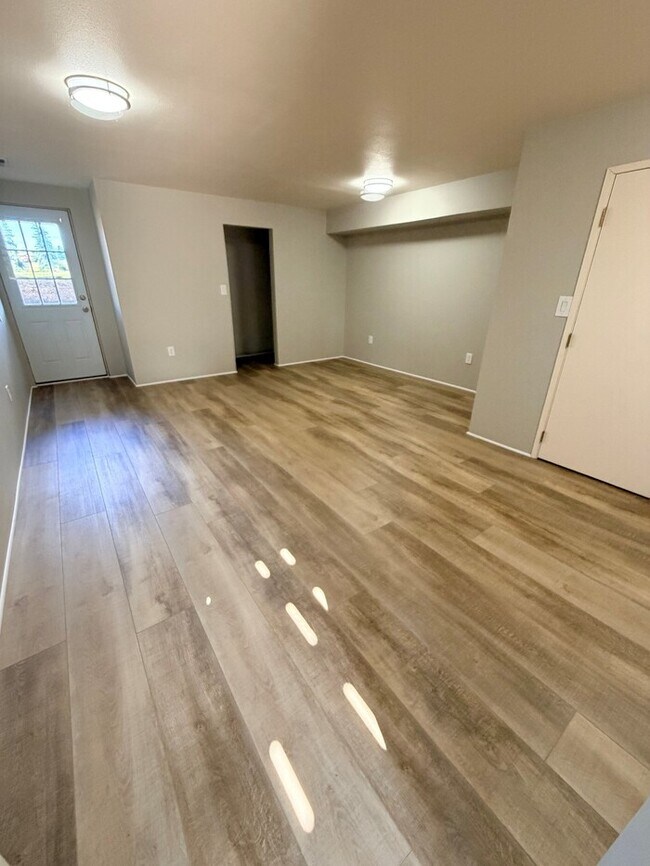 Building Photo - Spacious Home with Office, Studio, Workshop - Endless Possibilities!