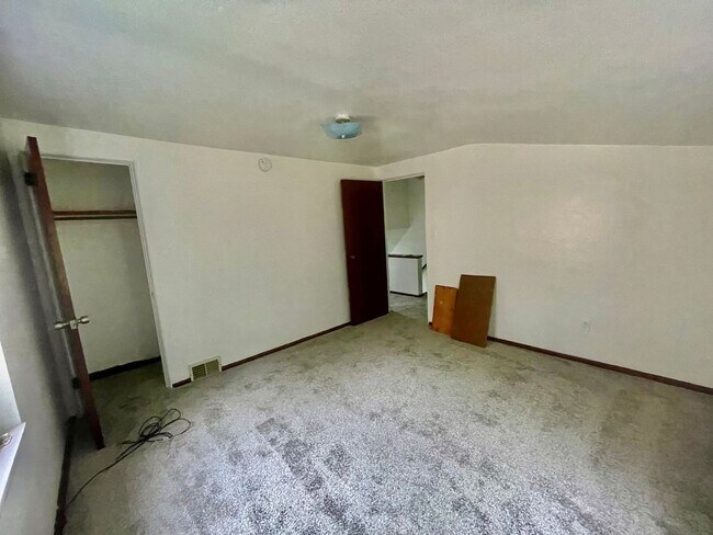 Building Photo - 445-447 Idlewood Road