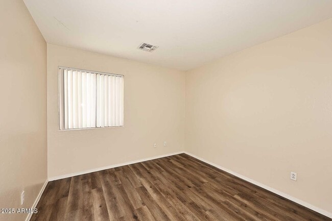 Building Photo - 10532 W Pomo St