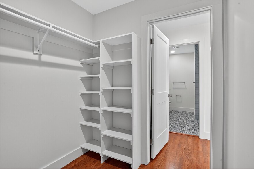 Building Photo - 2825 Cherry St