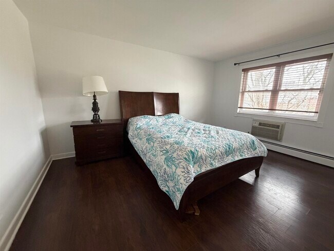 Building Photo - 2 Radio Ave