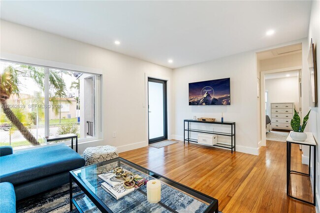 Building Photo - 2102 SW 31st Ave