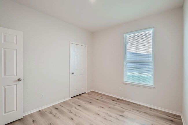 Building Photo - 190 Purple Heart Dr