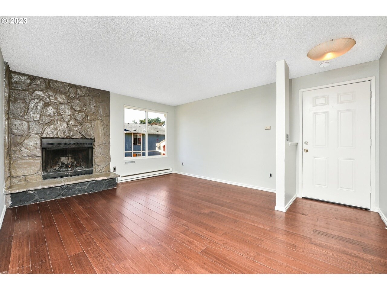 Building Photo - 1470 SE Walnut St