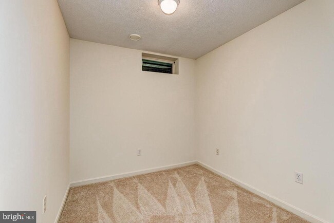 Building Photo - 6263 Woodcrest Dr