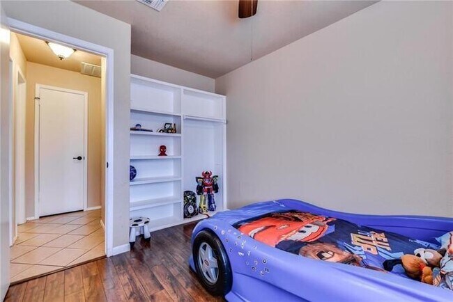 Building Photo - 8903 Shattuck Cove